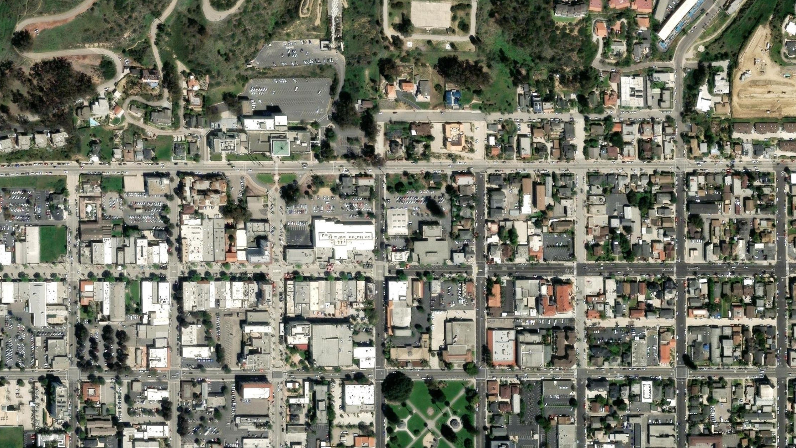 42 N. CHESTNUT STREET, VENTURA, CA(本社・衛星)