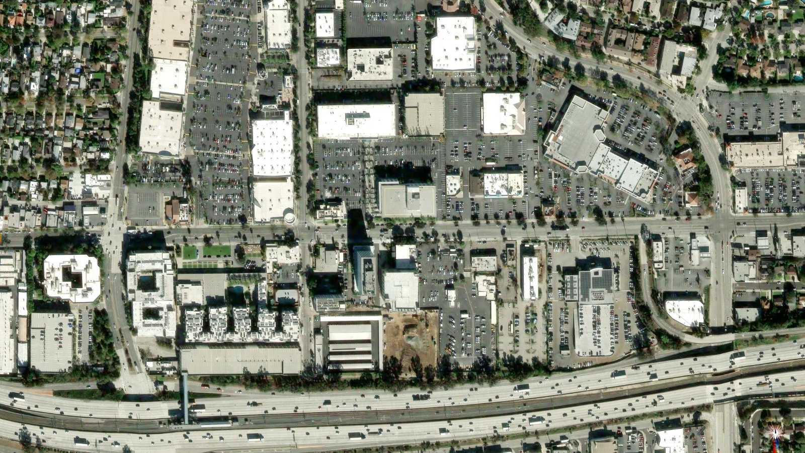 3475 EAST FOOTHILL BOULEVARD, PASADENA, CA(本社・衛星)