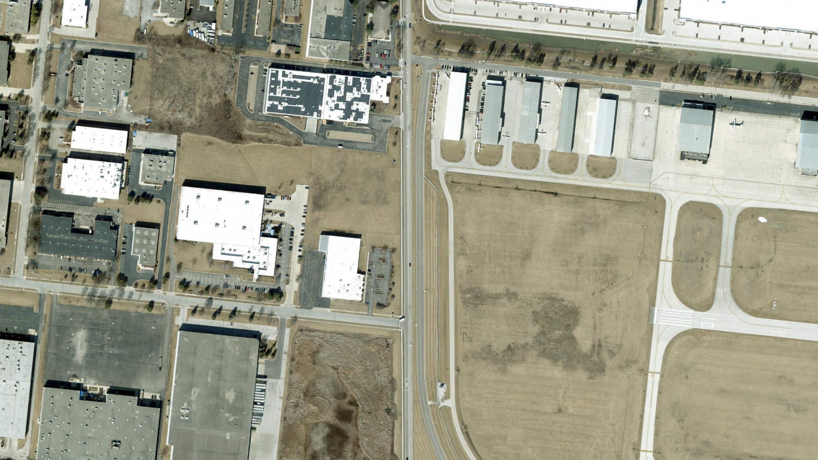 1525 KAUTZ ROAD, WEST CHICAGO, IL(本社・衛星)