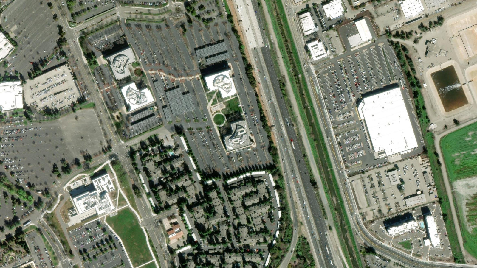 6230 STONERIDGE MALL ROAD, PLEASANTON, CA(本社・衛星)