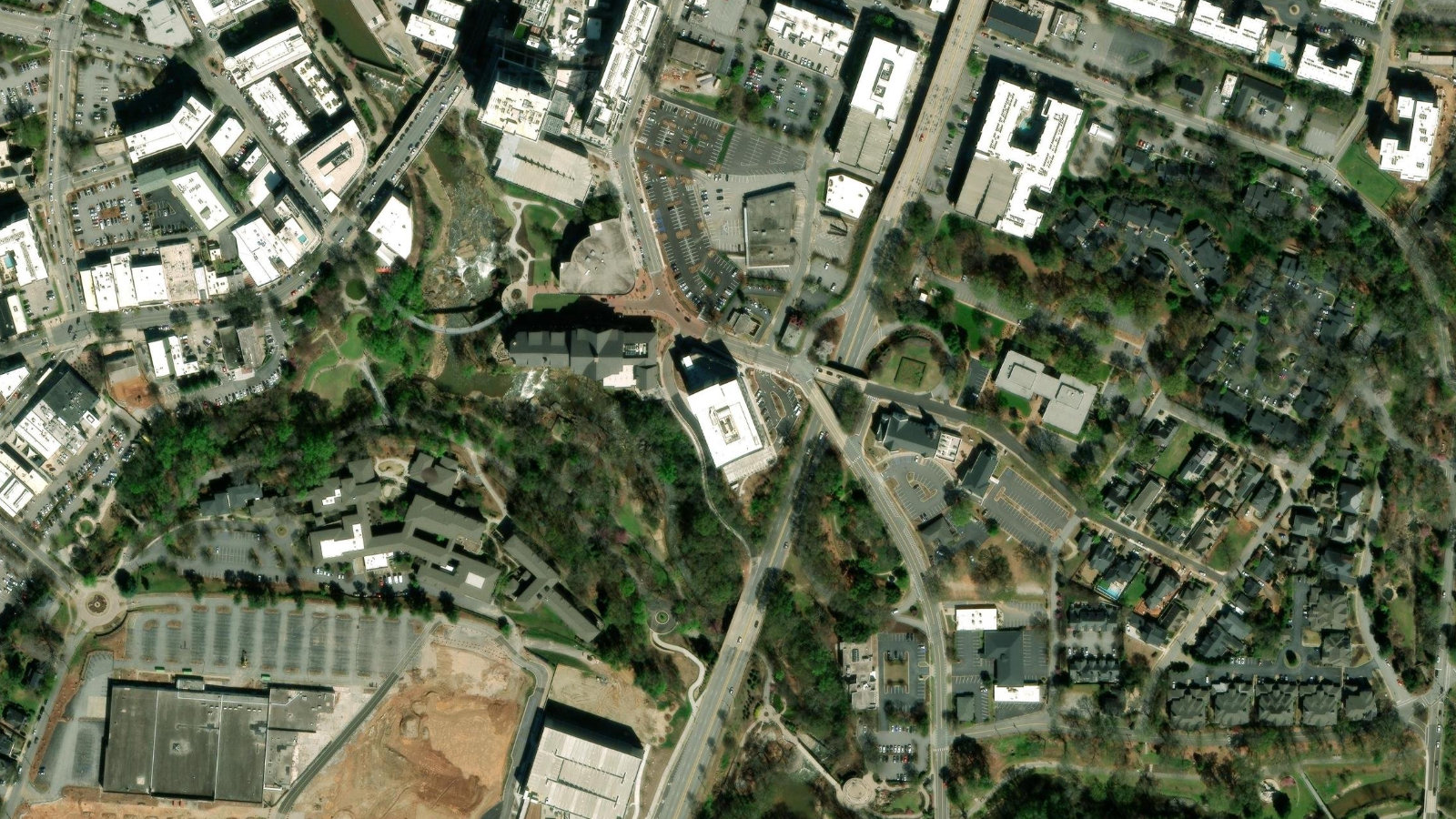 200 E. CAMPERDOWN WAY, GREENVILLE, SC(本社・衛星)