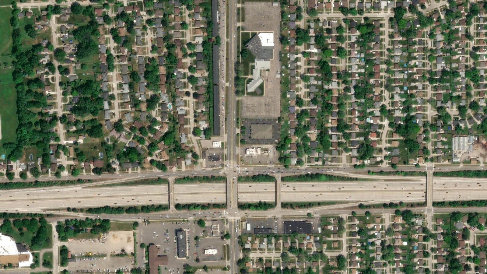 12755 EAST NINE MILE ROAD, WARREN, MI(本社・衛星)