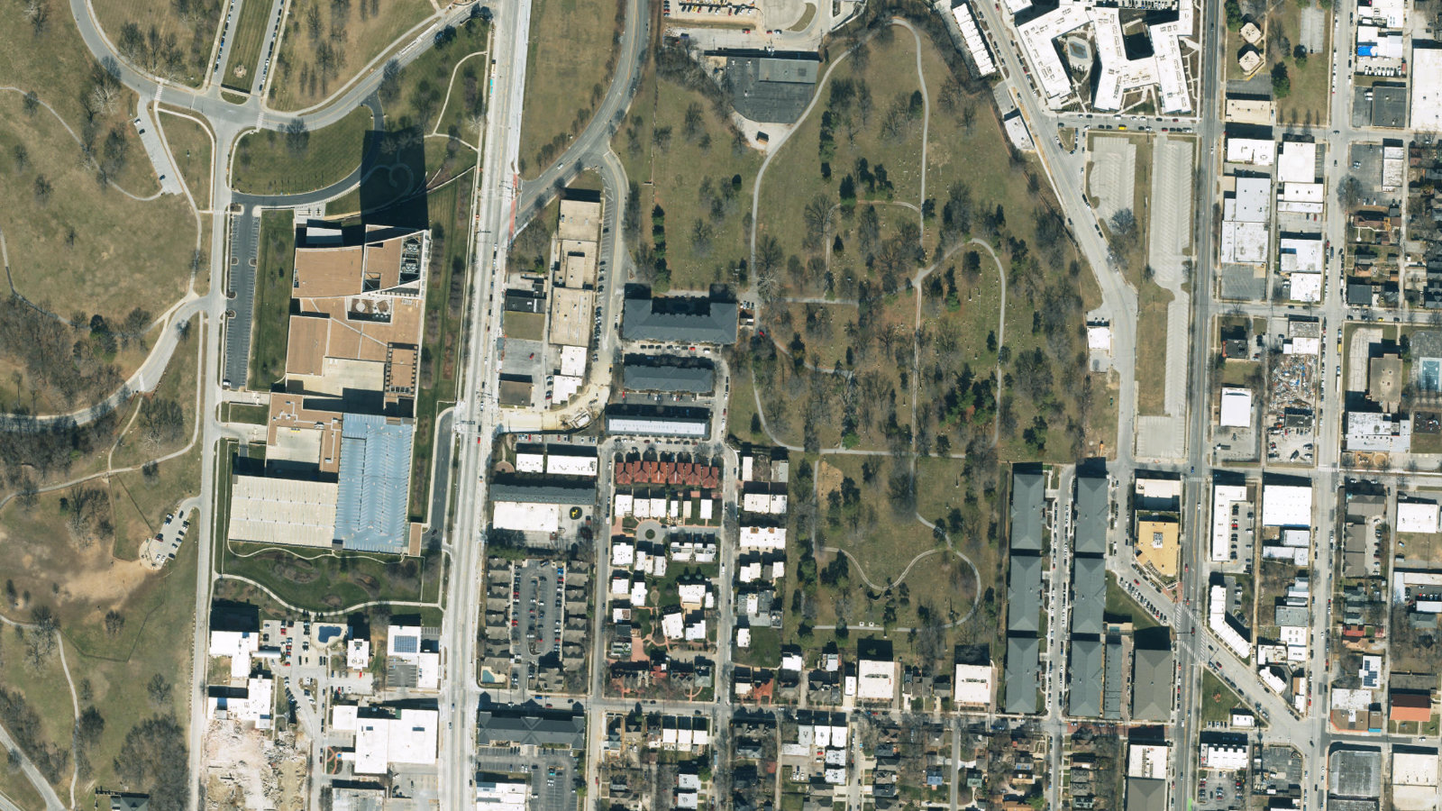 1010 GRAND AVE, KANSAS CITY, MO(本社・衛星)