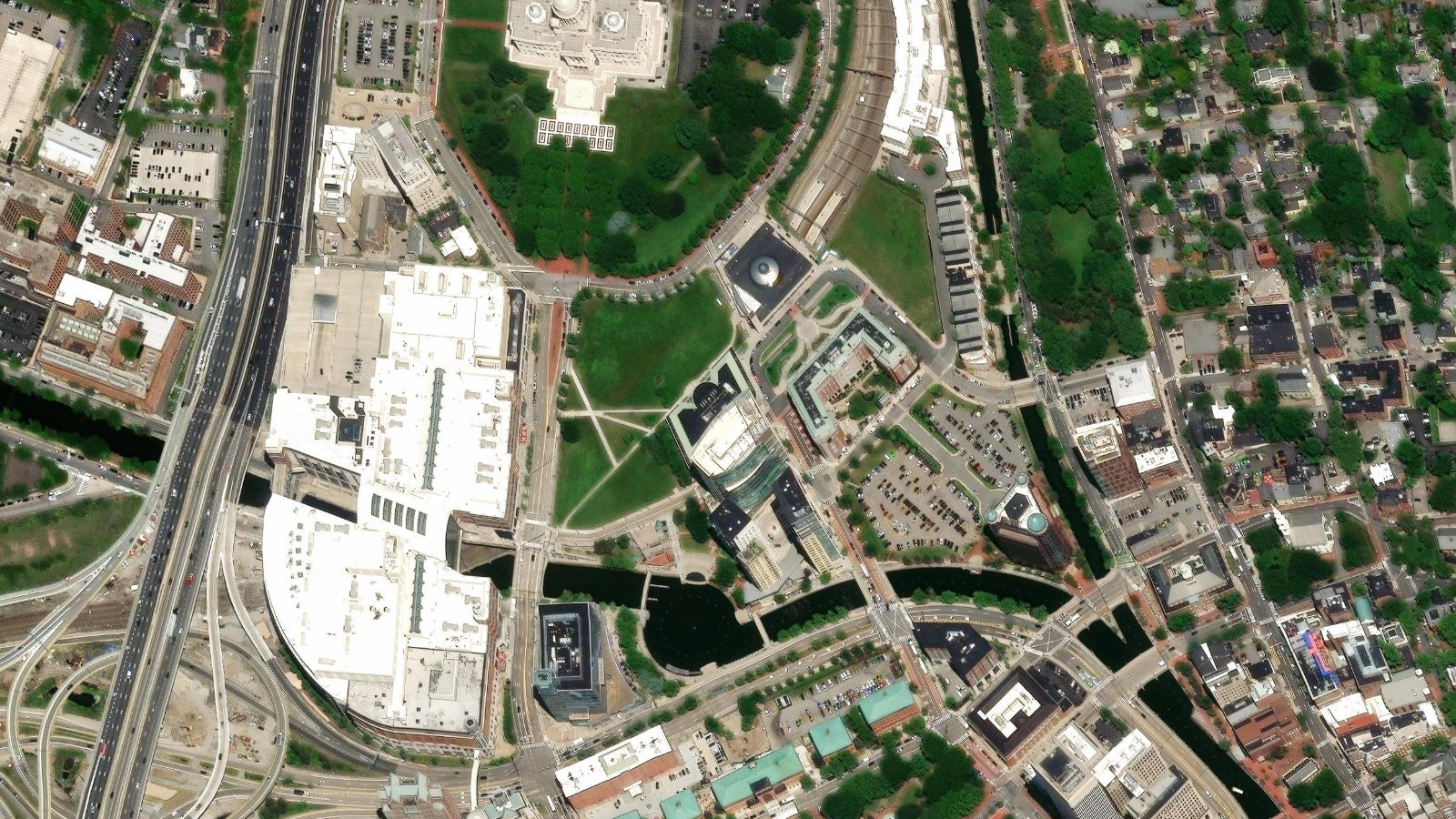 15 PARK ROW W, PROVIDENCE, RI（本社・衛星）