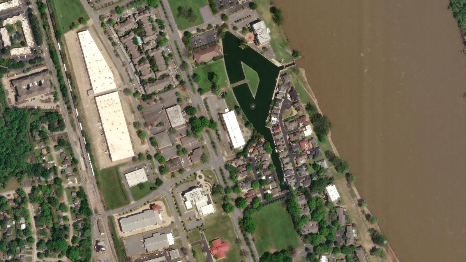 2101 RIVERFRONT DRIVE, LITTLE ROCK, AR(本社・衛星)