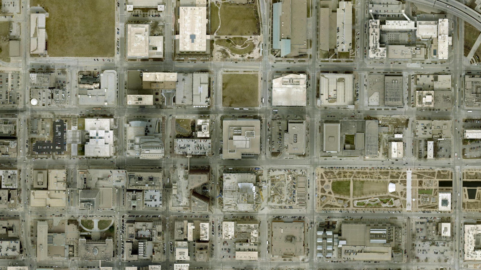 1400 DOUGLAS STREET, OMAHA, NE（本社・衛星）