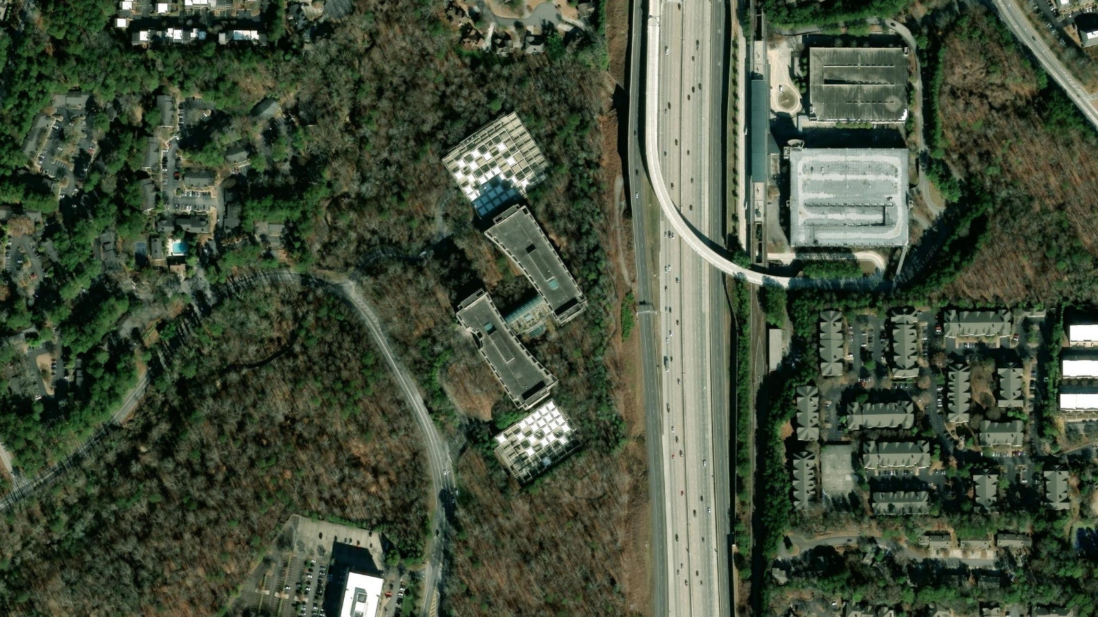 55 GLENLAKE PARKWAY NE, ATLANTA, GA（本社・衛星）