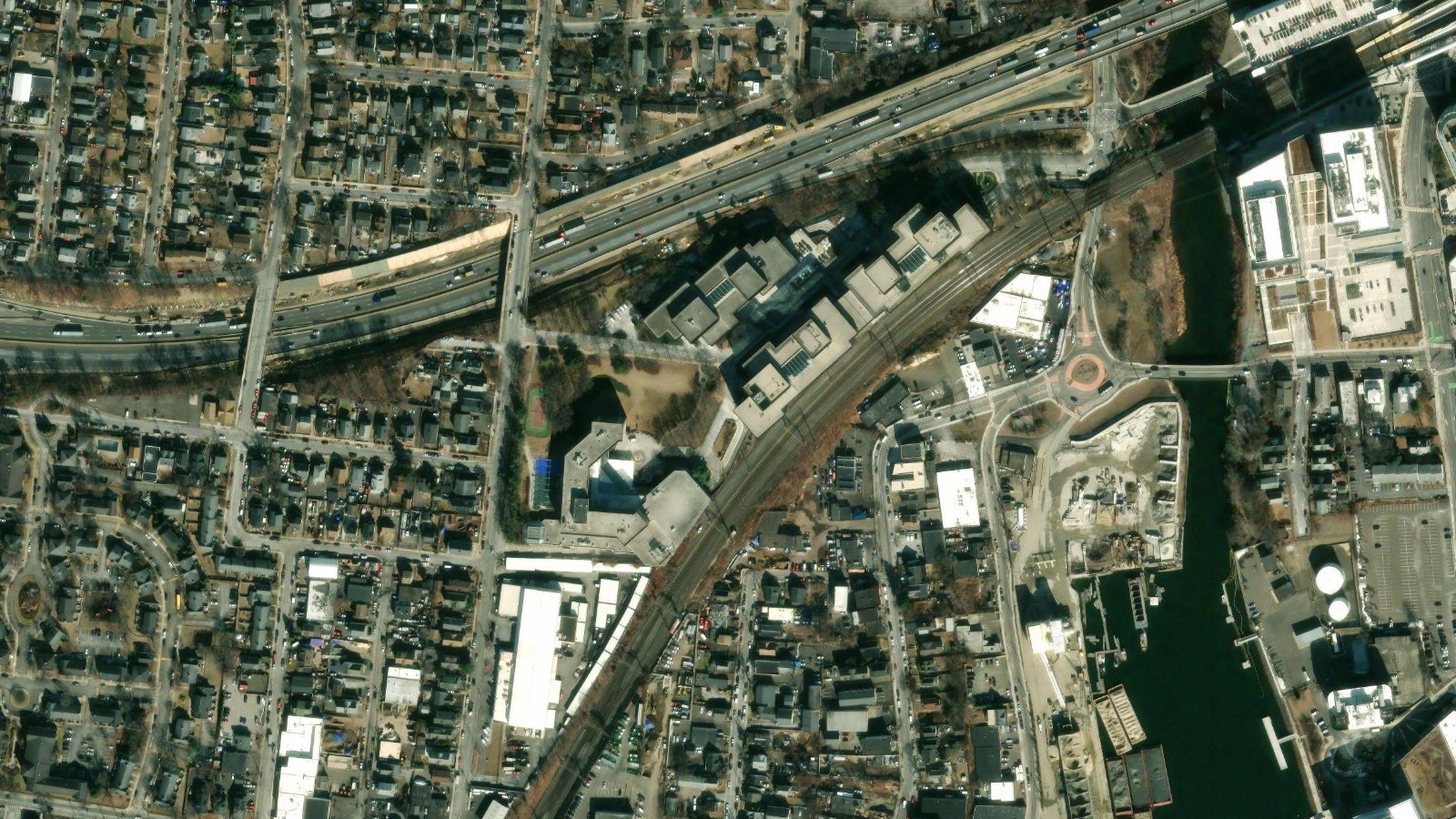 100 FIRST STAMFORD PLACE, STAMFORD, CT（本社・衛星）
