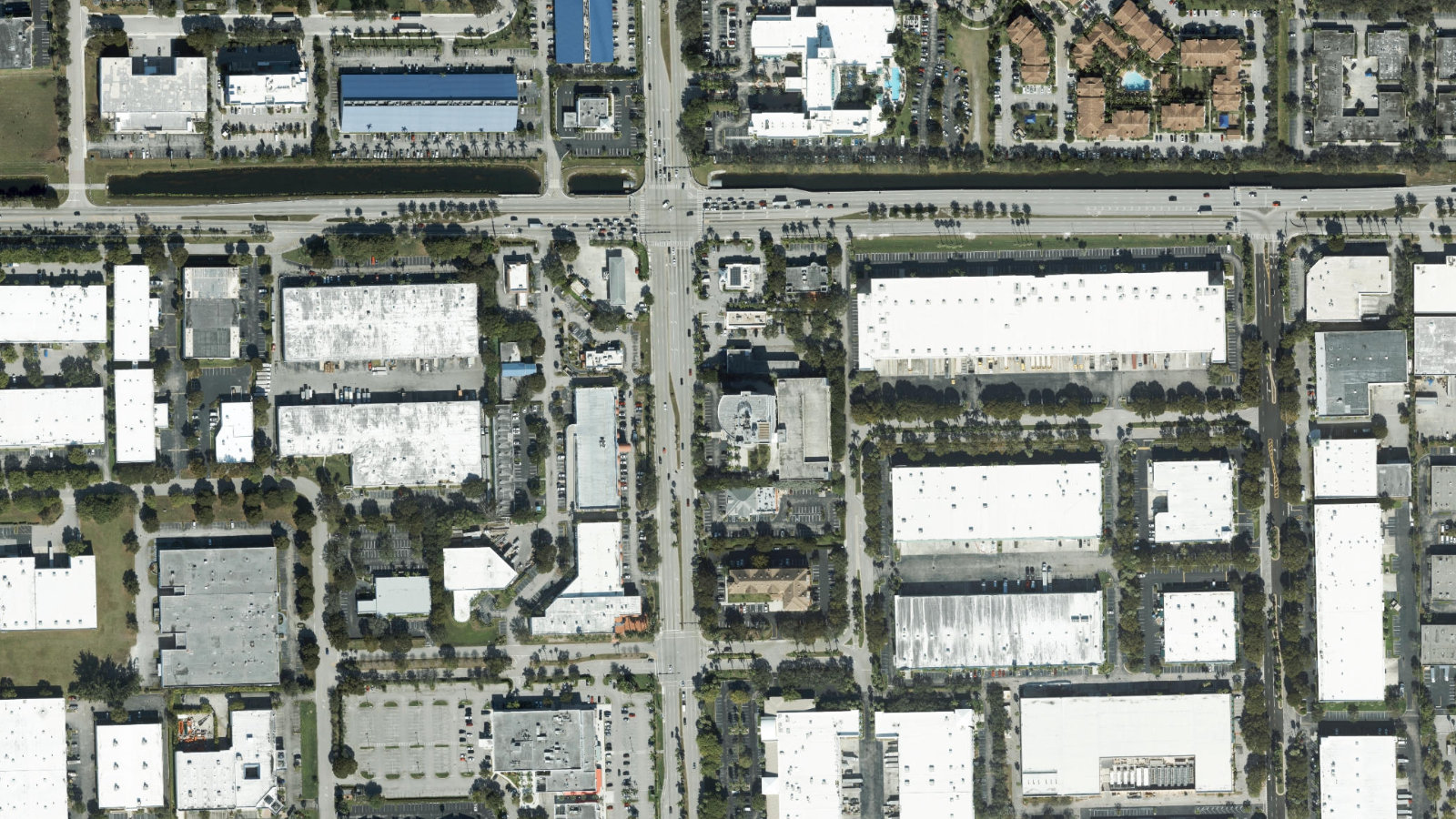2301 NW 87TH AVENUE, DORAL, FL（本社・衛星）