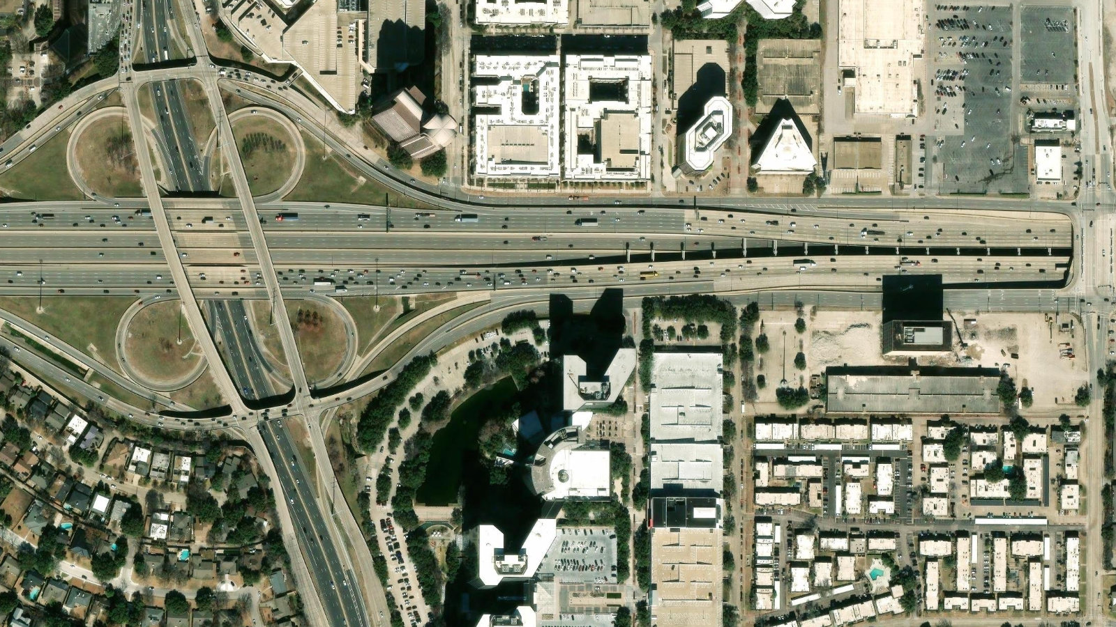 5429 LBJ FREEWAY, DALLAS, TX(本社・衛星)
