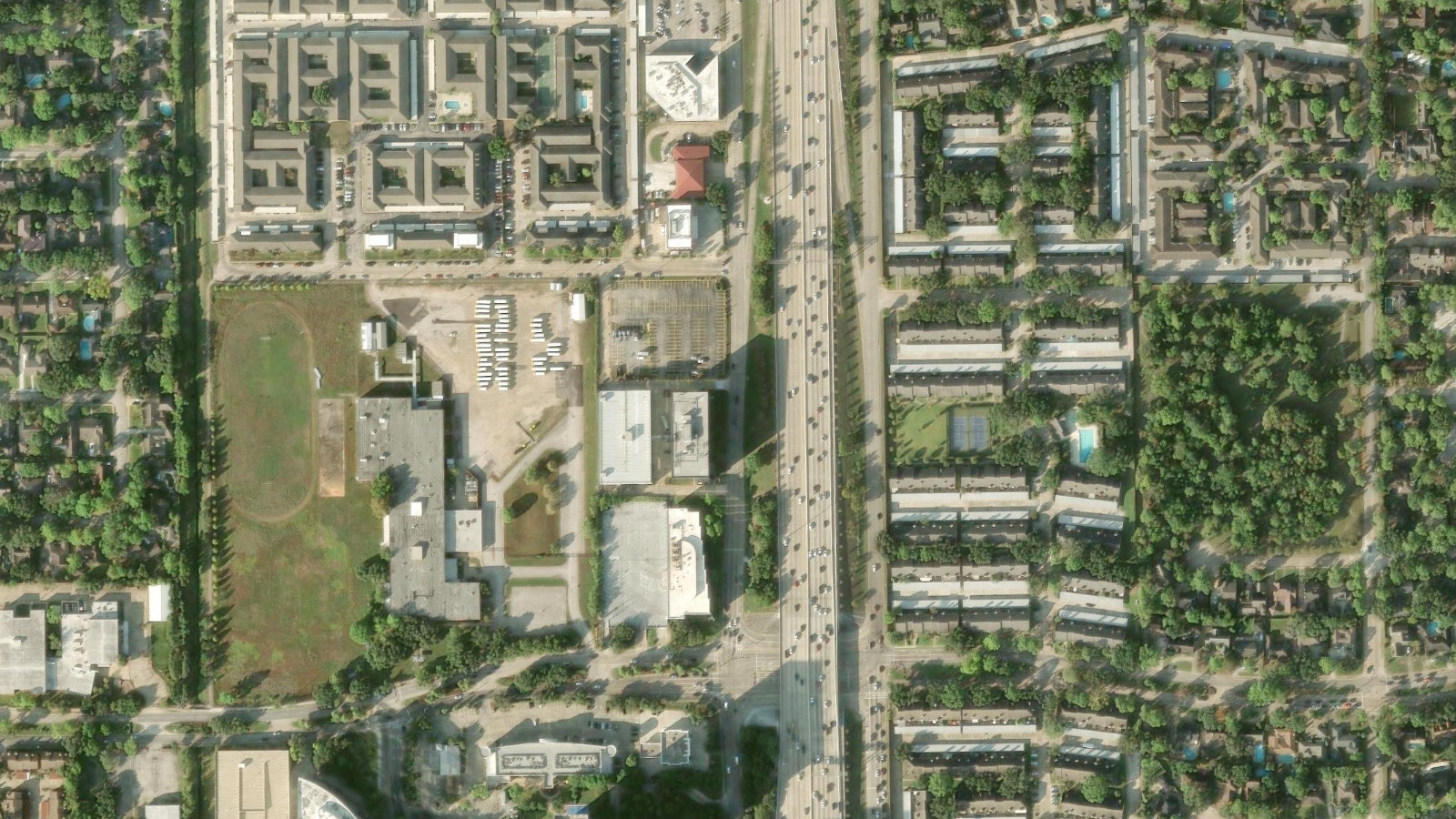 1300 WEST SAM HOUSTON PARKWAY SOUTH, HOUSTON, TX（本社・衛星）