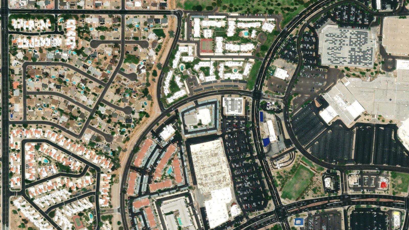 4225 EAST WINDROSE DRIVE, PHOENIX, AZ（本社・衛星）