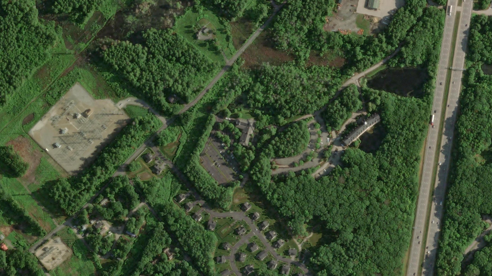6 LIBERTY LANE WEST, HAMPTON, NH（本社・衛星）
