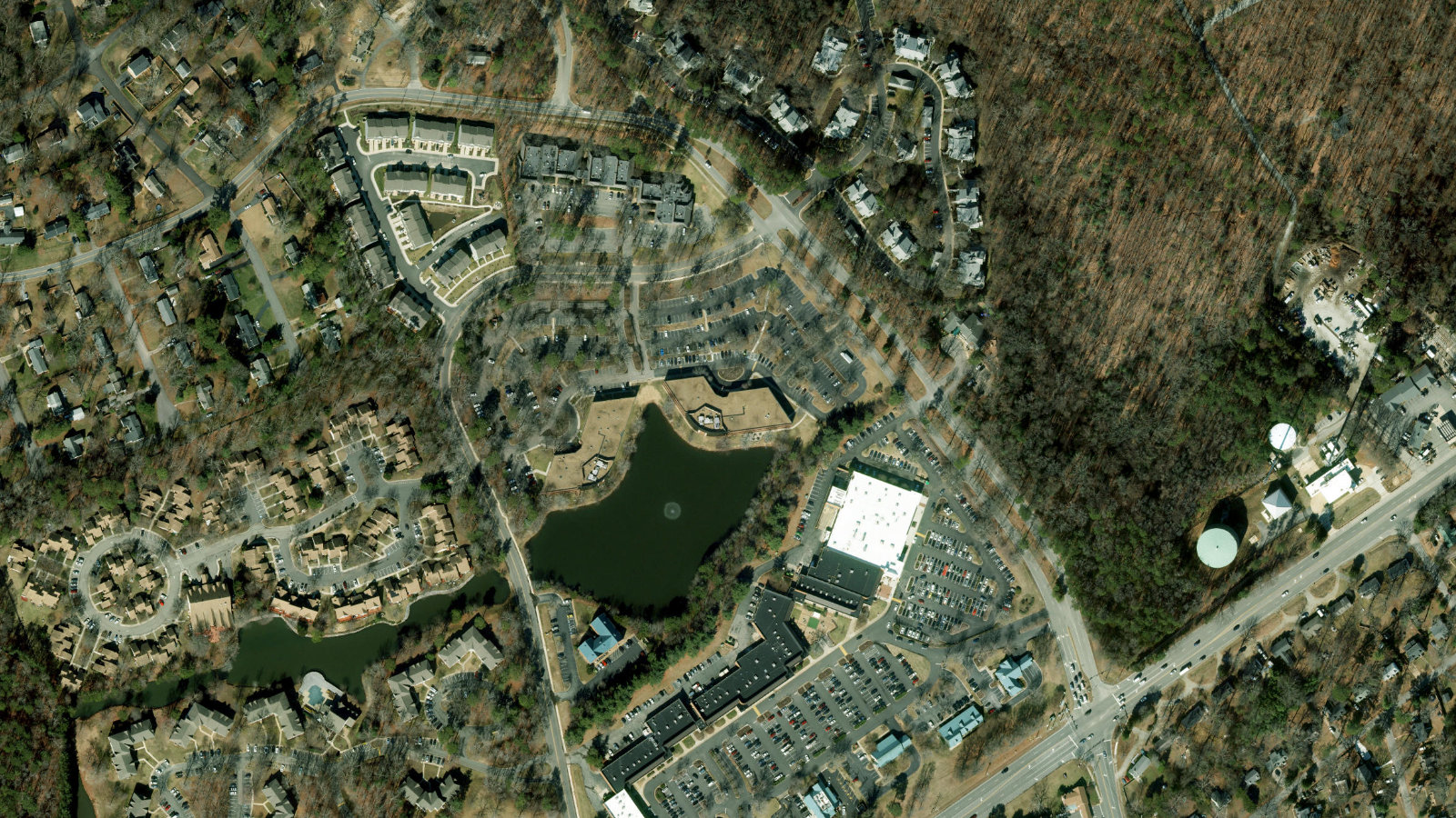 9201 FOREST HILL AVENUE, RICHMOND, VA(本社・衛星)