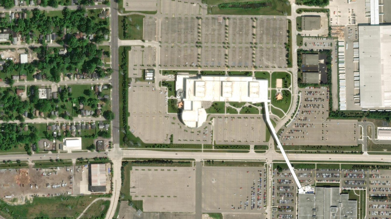 585 SOUTH BLVD E, PONTIAC, MI(本社・衛星)