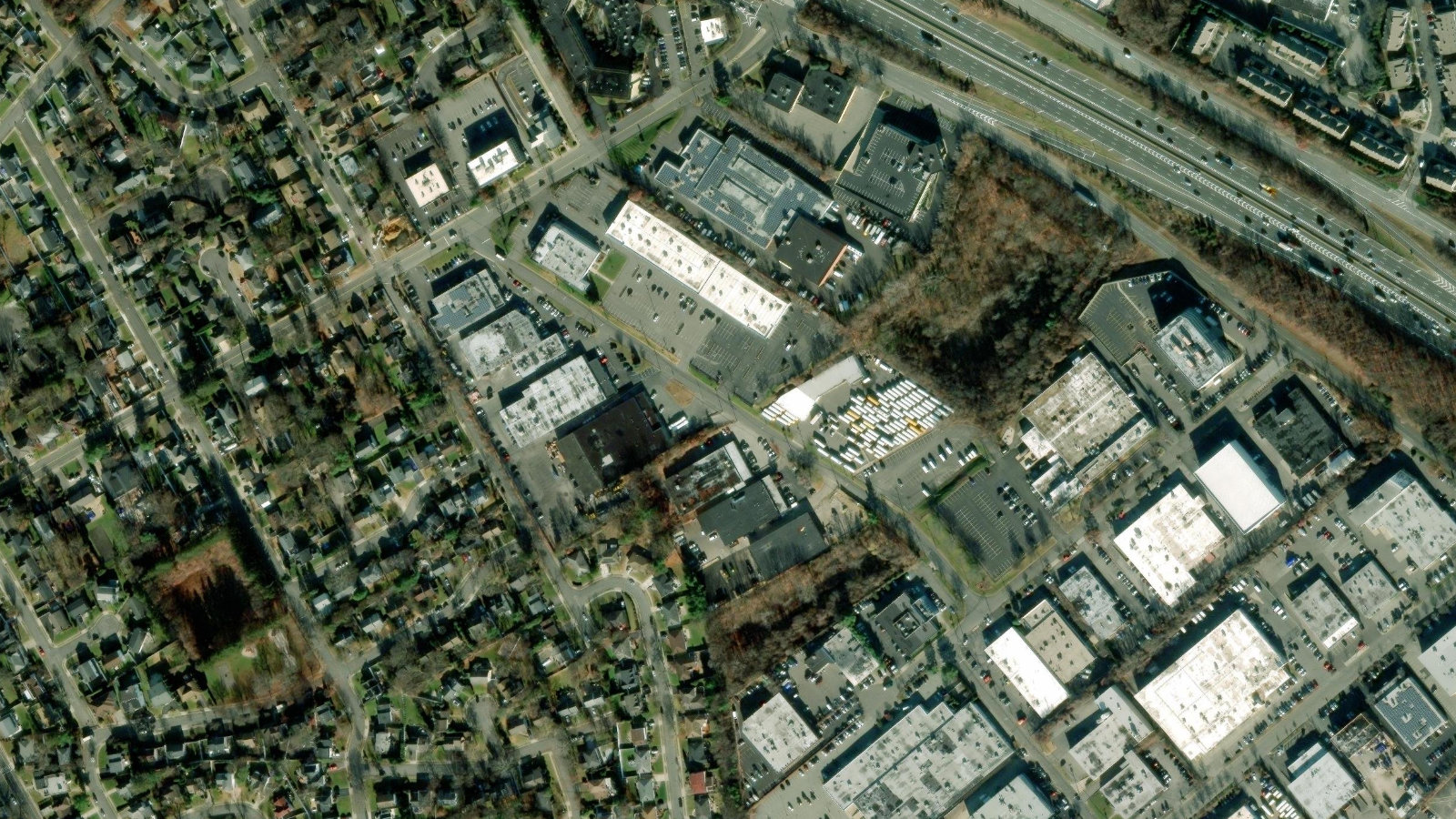 TERMINAL DRIVE, PLAINVIEW, NY(本社・衛星)
