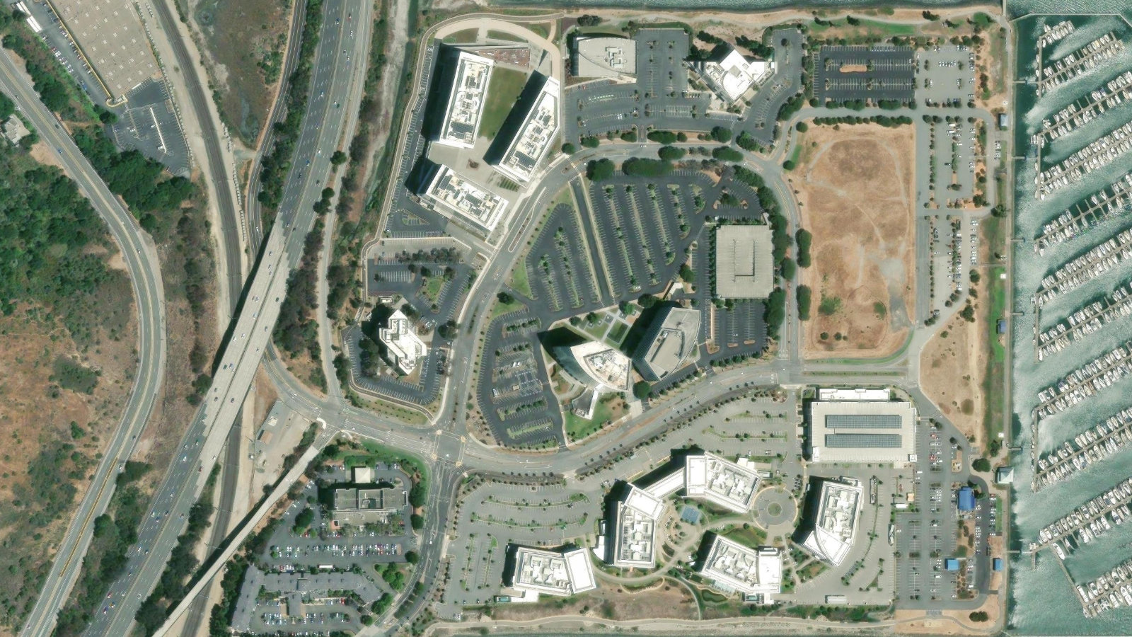 2000 SIERRA POINT PARKWAY, BRISBANE, CA（本社・衛星）