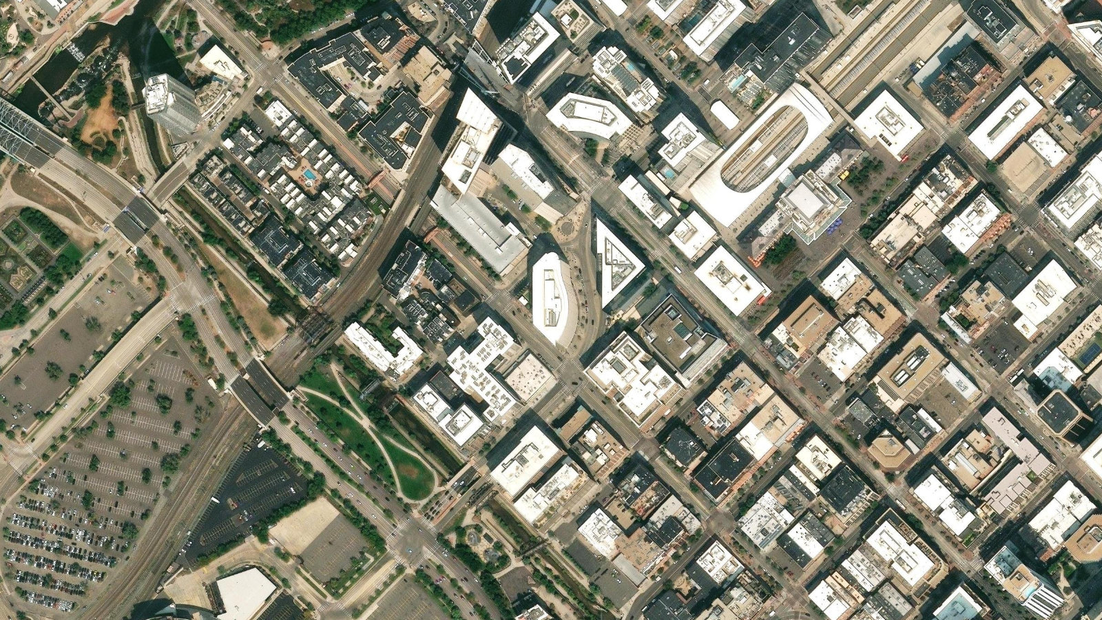 1551 WEWATTA STREET, DENVER, CO(本社・衛星)