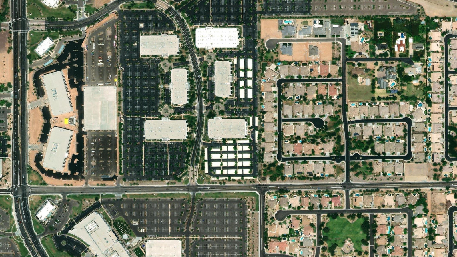 1445 SOUTH SPECTRUM BLVD., CHANDLER, AZ（本社・衛星）