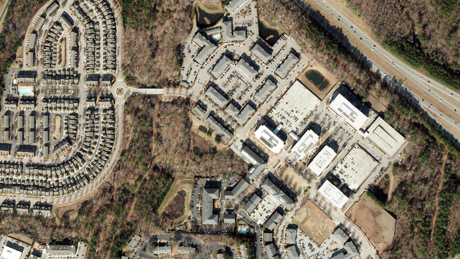 5438 WADE PARK BLVD., RALEIGH, NC(本社・衛星)