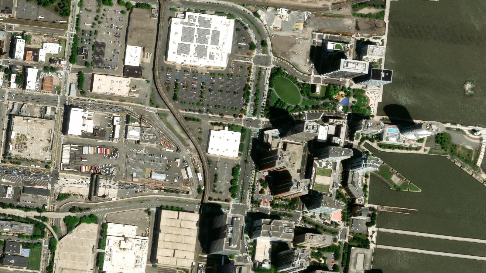 545 WASHINGTON BOULEVARD, JERSEY CITY, NJ（本社・衛星）