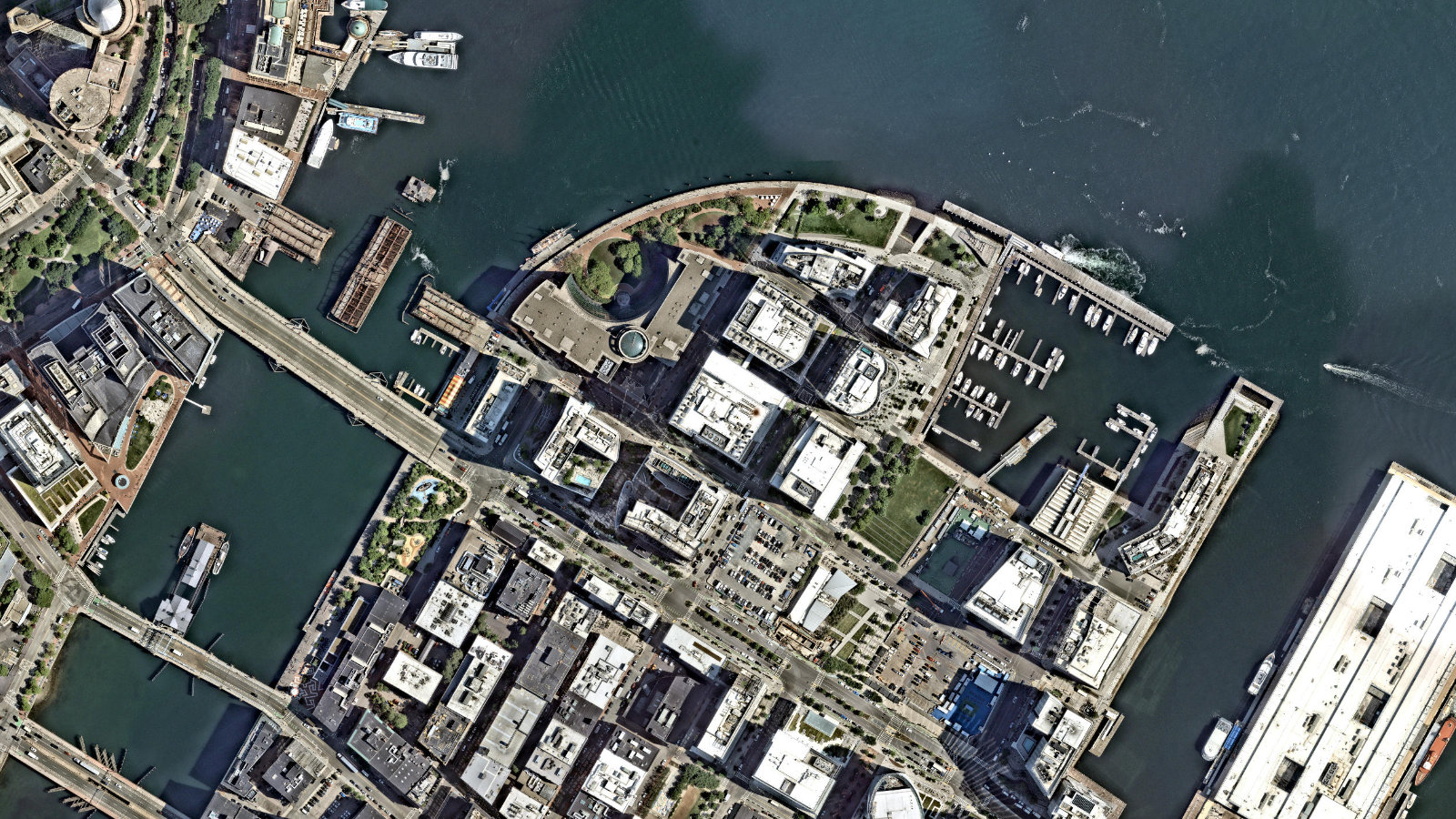 50 NORTHERN AVENUE, BOSTON, MA（本社・衛星）
