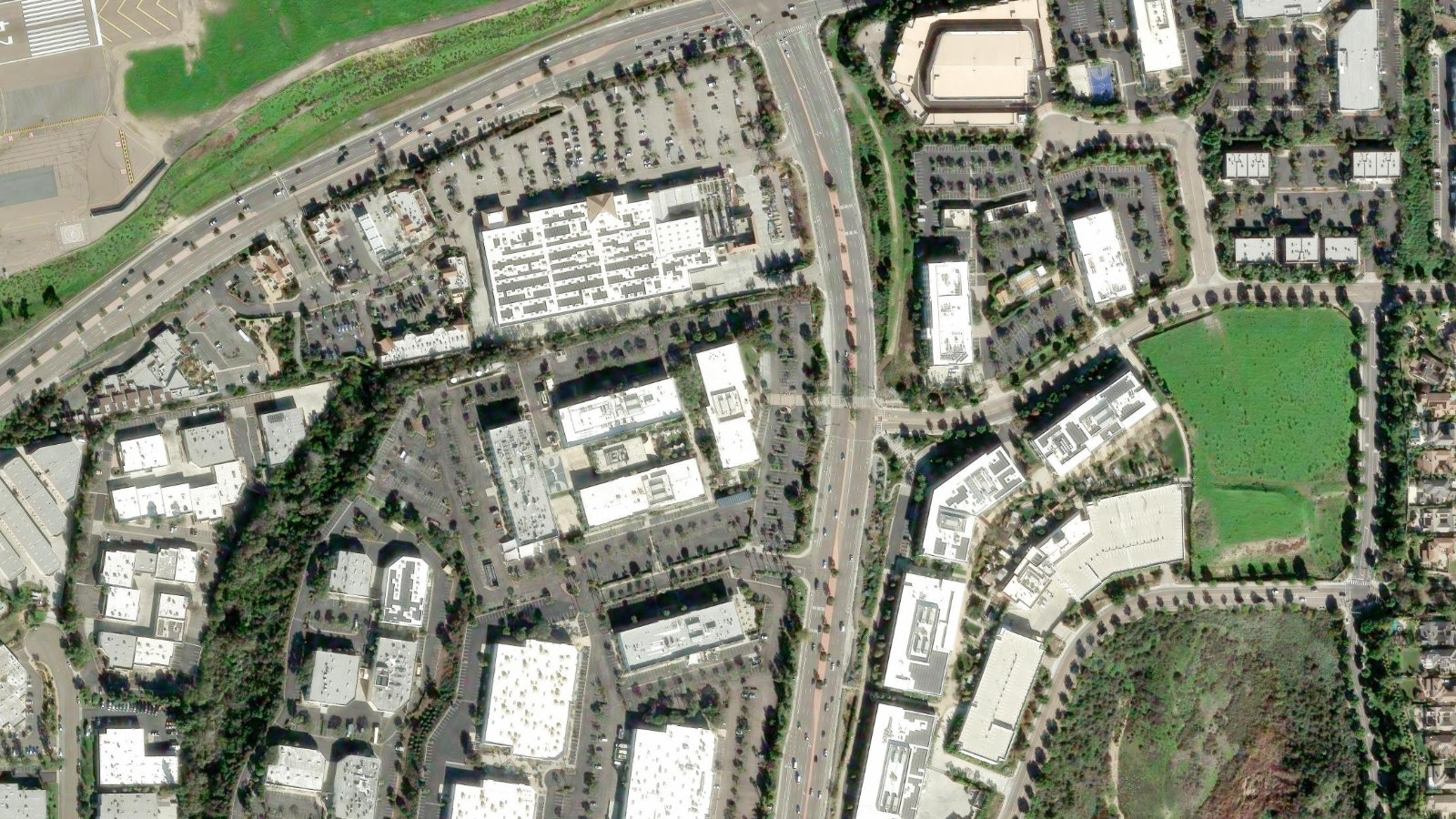 6155 EL CAMINO REAL, CARLSBAD, CA(本社・衛星)