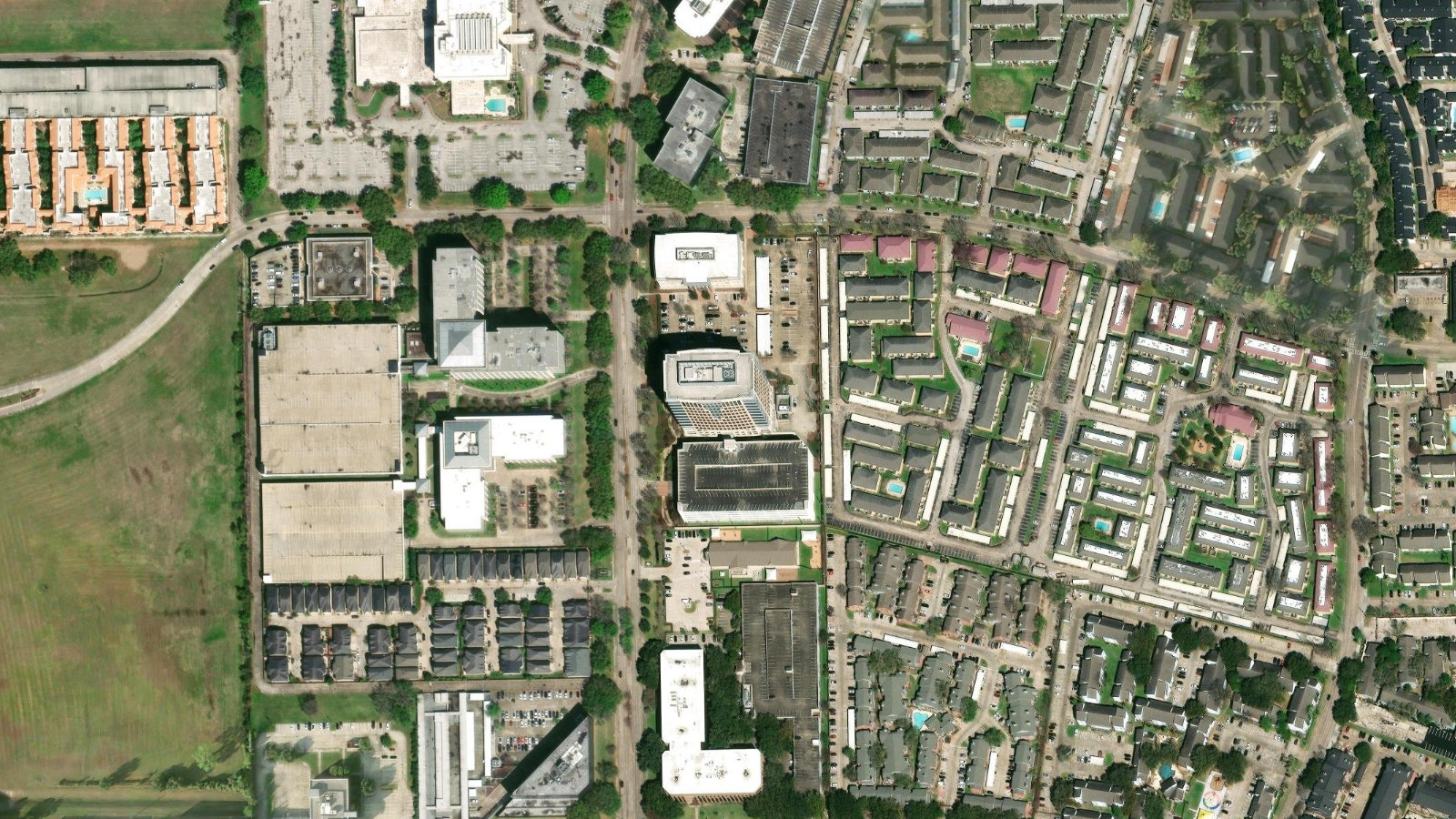 3151 BRIARPARK DRIVE, HOUSTON, TX（本社・衛星）