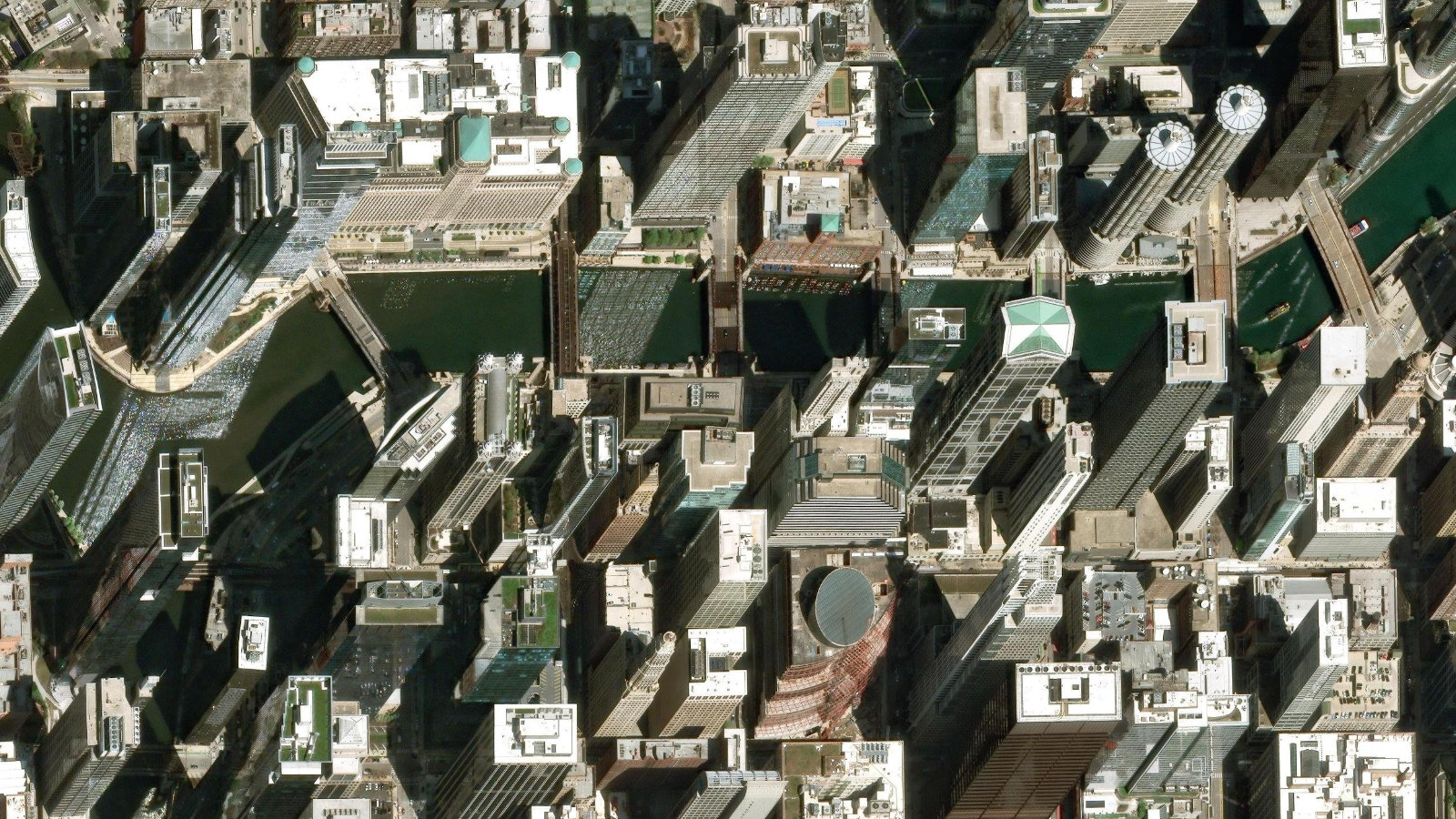 300 N LASALLE STREET, CHICAGO, IL（本社・衛星）