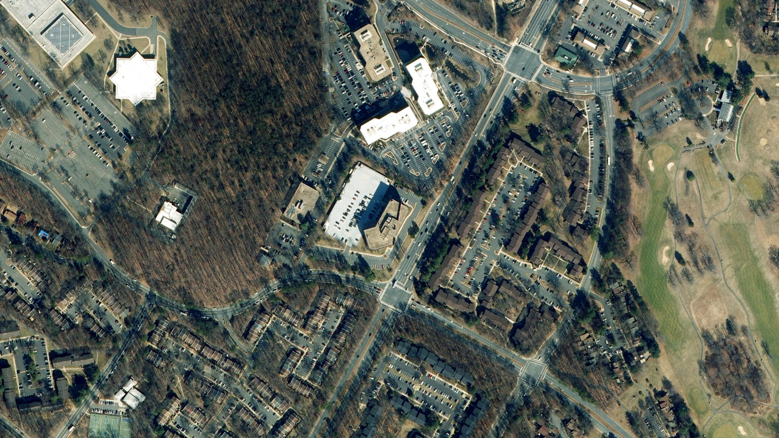 2100 RESTON PARKWAY, RESTON, VA（本社・衛星）