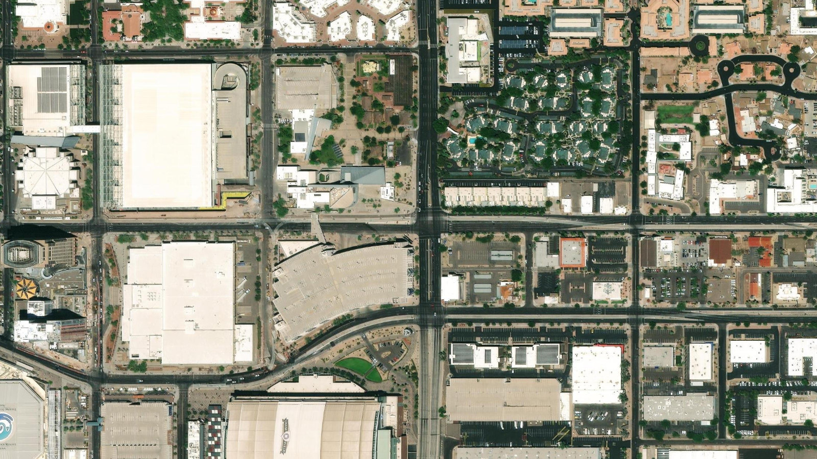 ONE E. WASHINGTON STREET, PHOENIX, AZ(本社・衛星)