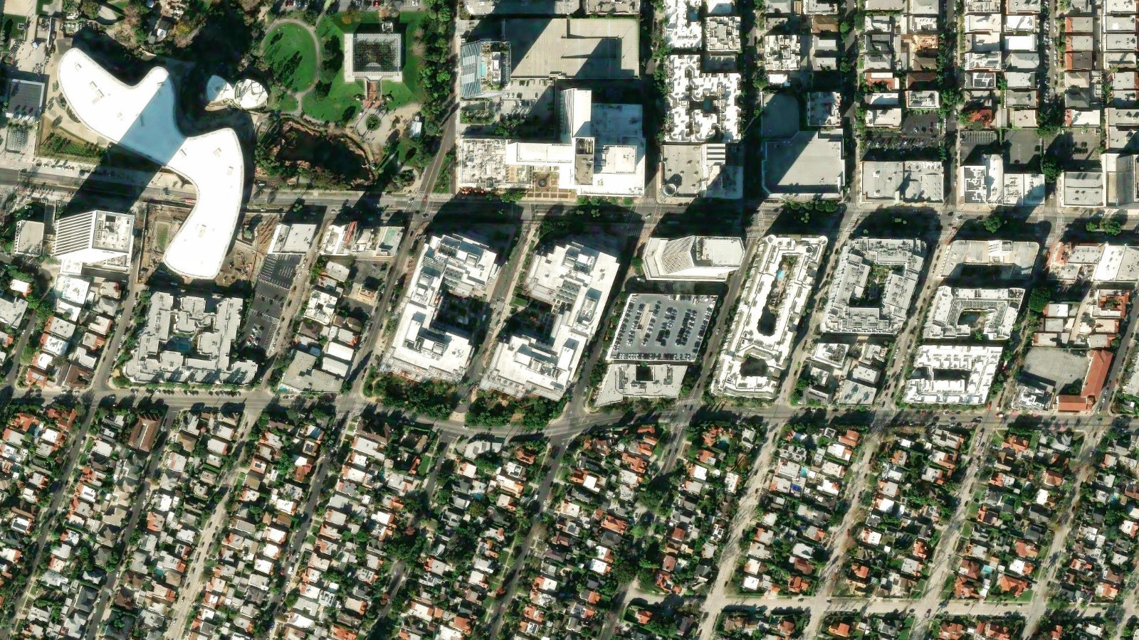 5700 WILSHIRE BLVD, LOS ANGELES, CA（本社・衛星）