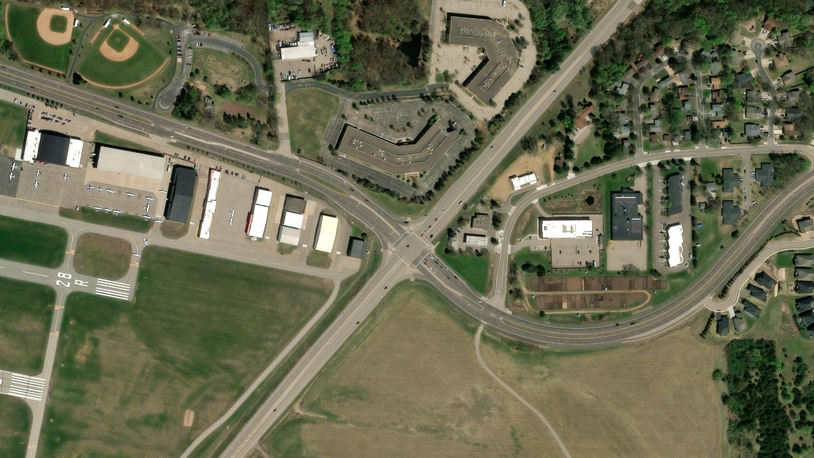 13200 PIONEER TRAIL, EDEN PRAIRIE, MN(本社・衛星)