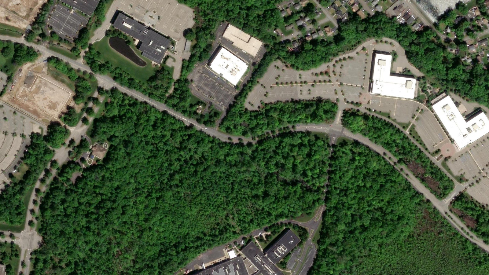 22 SYLVAN WAY, PARSIPPANY, NJ(本社・衛星)