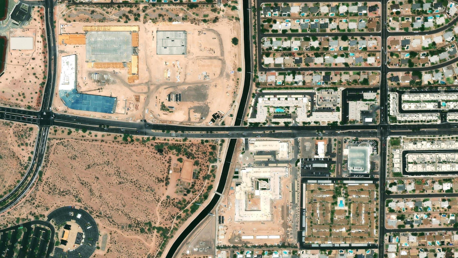 6400 EAST MCDOWELL ROAD, SCOTTSDALE, AZ(本社・衛星)