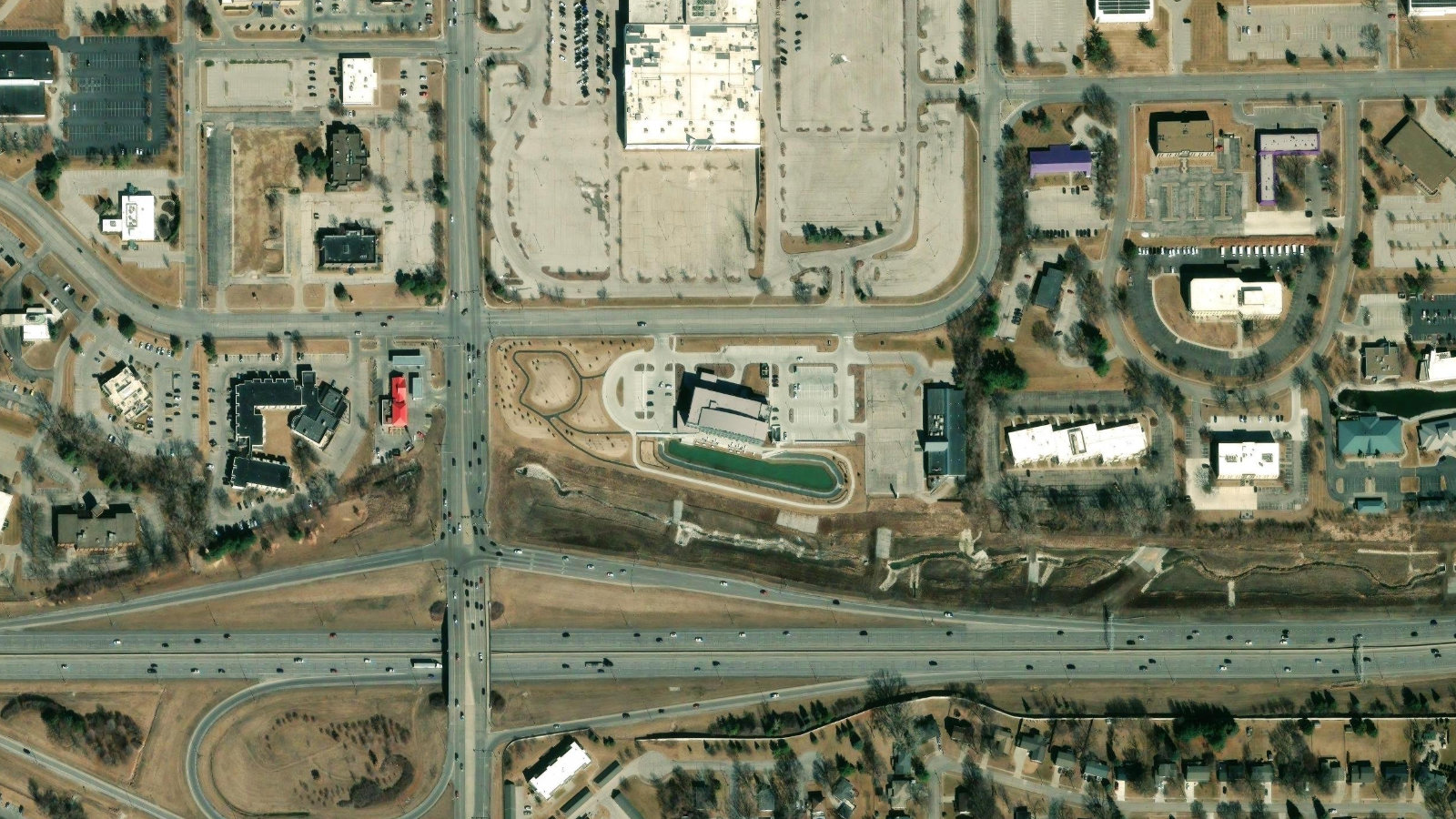 3330 WESTOWN PARKWAY, WEST DES MOINES, IA（本社・衛星）