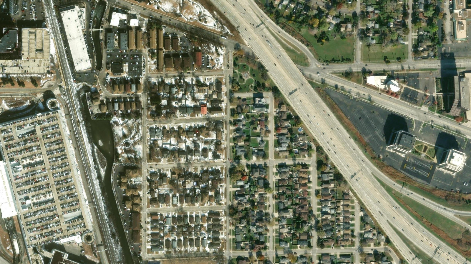 9700 WEST HIGGINS ROAD, 8TH, ROSEMONT, IL(本社・衛星)