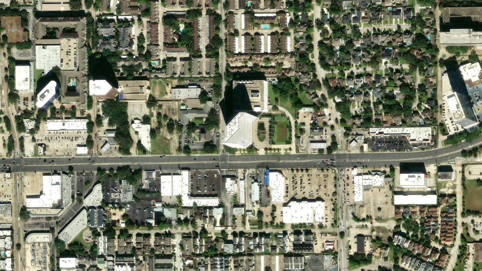 5718 WESTHEIMER RD, HOUSTON, TX（本社・衛星）