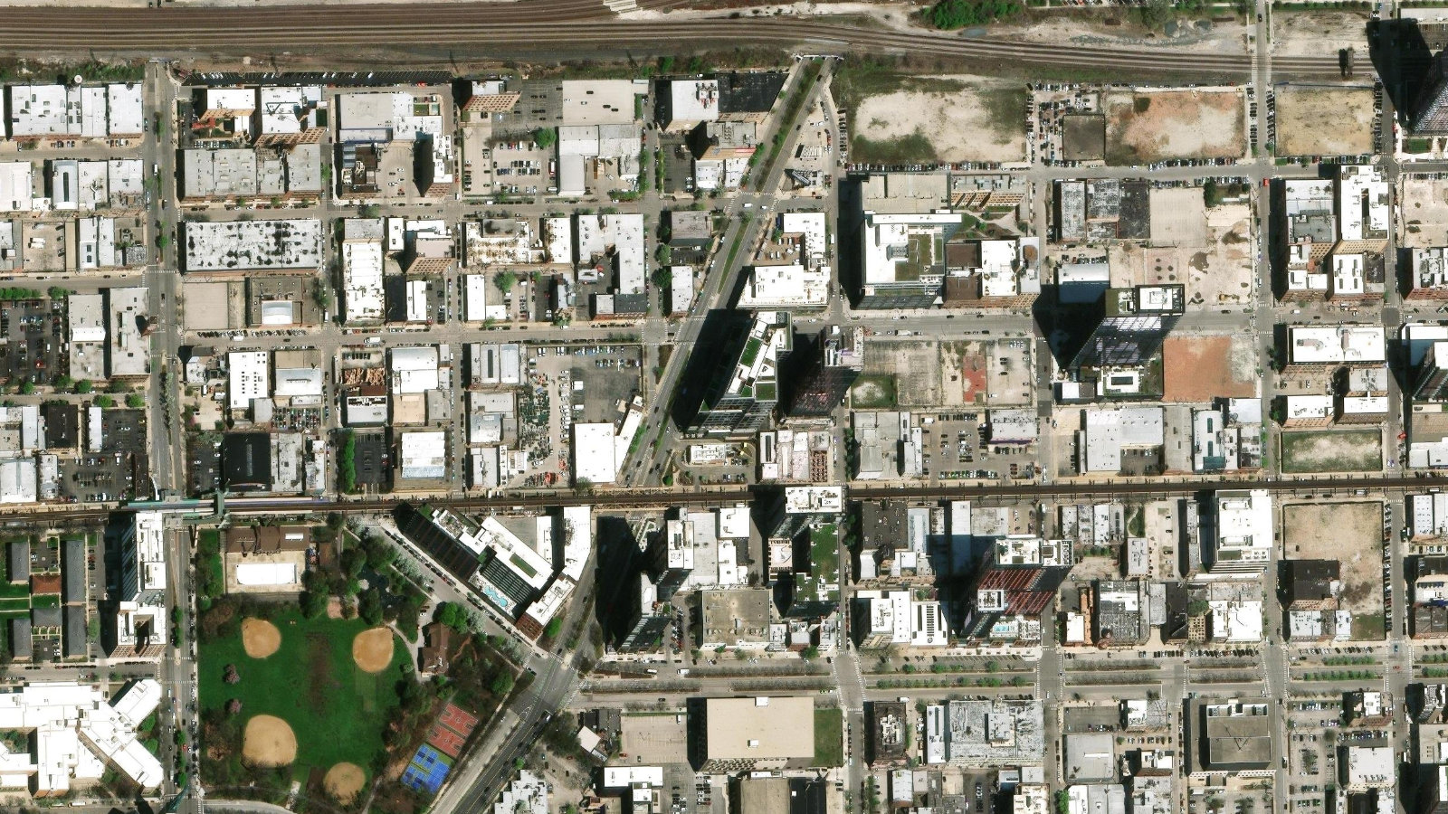1375 WEST FULTON STREET, CHICAGO, IL(本社・衛星)