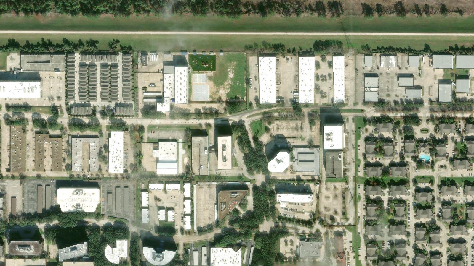 1311 BROADFIELD BLVD., HOUSTON, TX(本社・衛星)