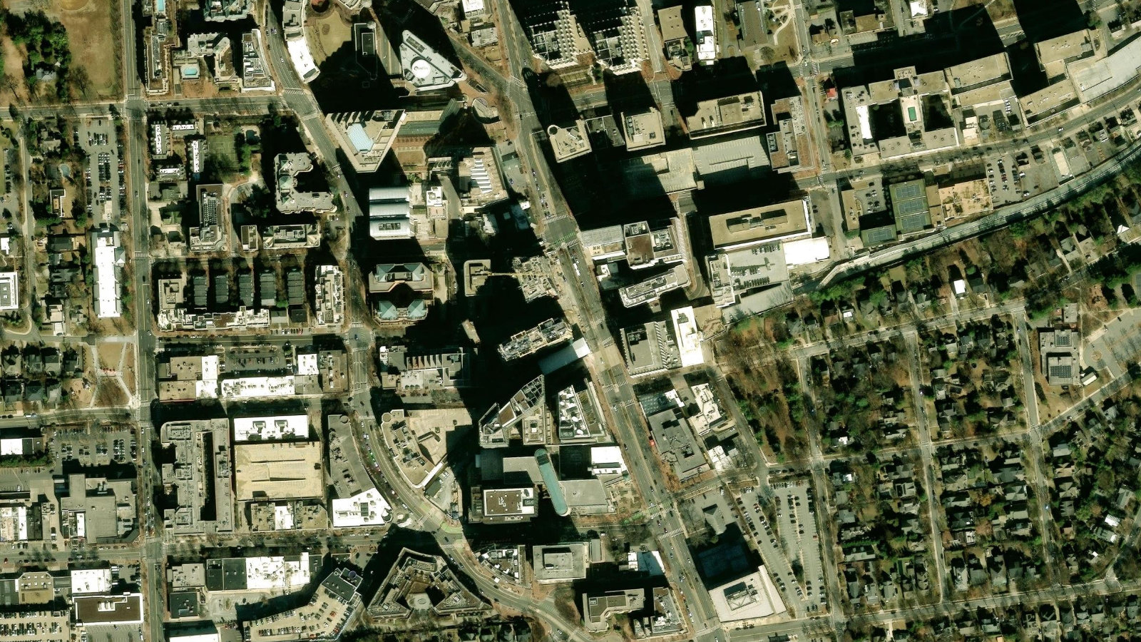 7373 WISCONSIN AVENUE, BETHESDA, MD（本社・衛星）