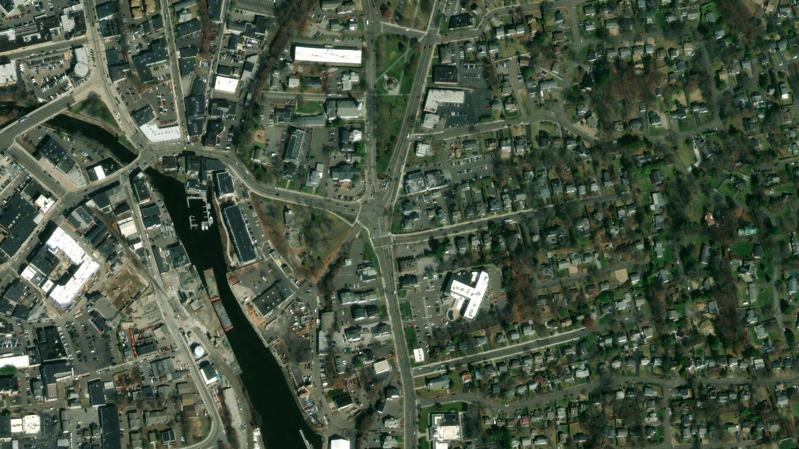401 MERRITT 7, NORWALK, CT(本社・衛星)