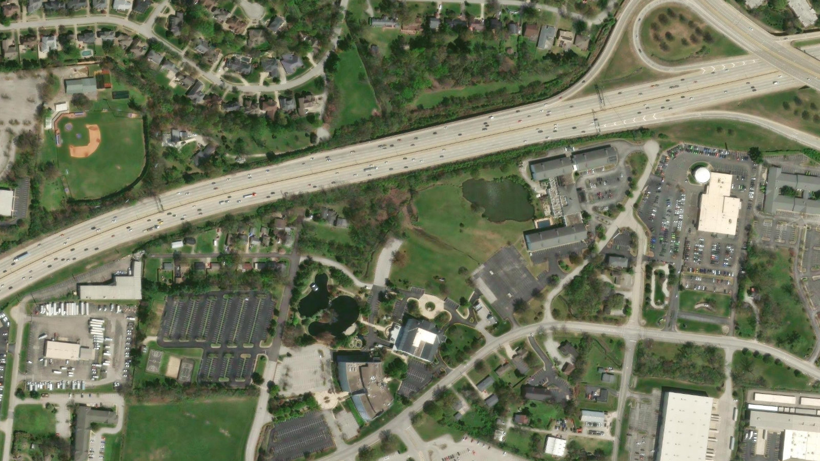 1441 GARDINER LANE, LOUISVILLE, KY（本社・衛星）