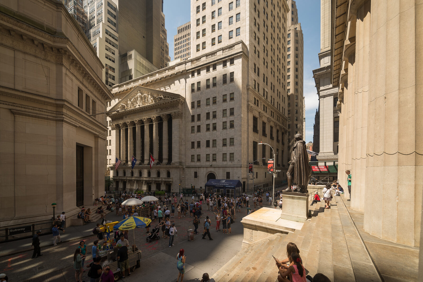 ニューヨーク証券取引所。S&P 500への採用は、指数に連動する資金が機械的に買いに来ることを意味する